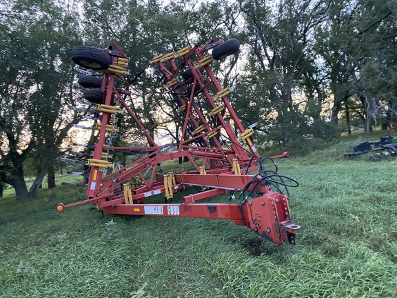 2004 Bourgault 9800-36 Chisel Plow