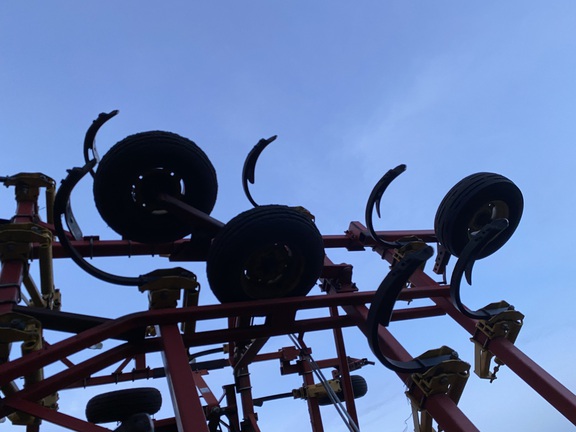 2004 Bourgault 9800-36 Chisel Plow