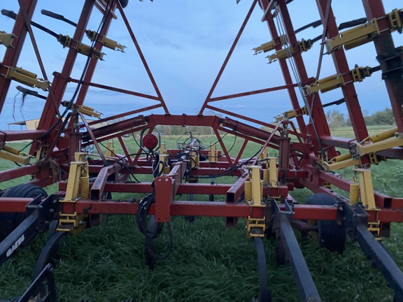 2004 Bourgault 9800-36 Chisel Plow