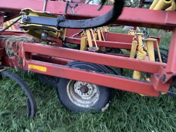 2004 Bourgault 9800-36 Chisel Plow