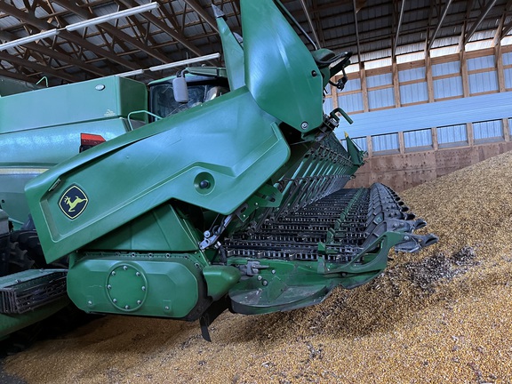 2021 John Deere C18R Header Corn Head