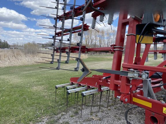 2015 Wil-Rich XL2 Field Cultivator