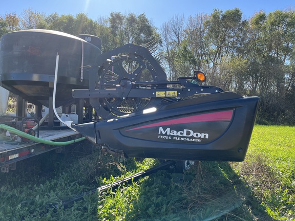 2017 MacDon FD75-40 Header Combine