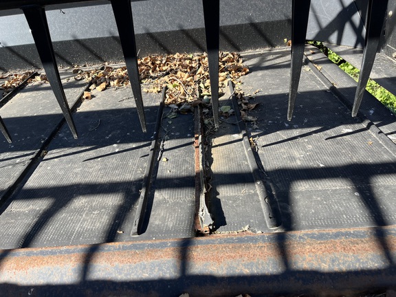 2017 MacDon FD75-40 Header Combine