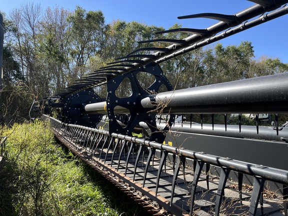 2017 MacDon FD75-40 Header Combine