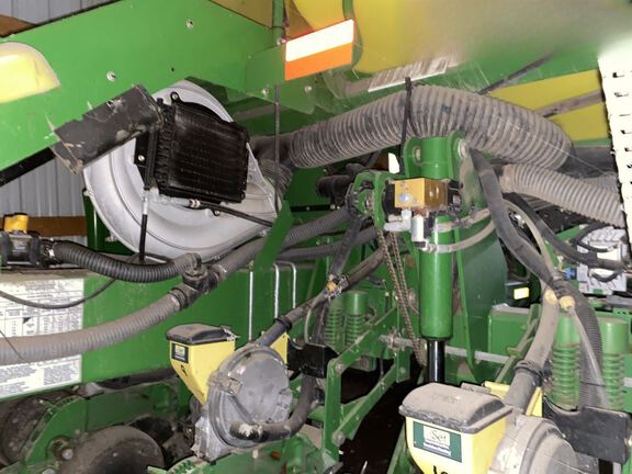 2008 John Deere 1770 Planter