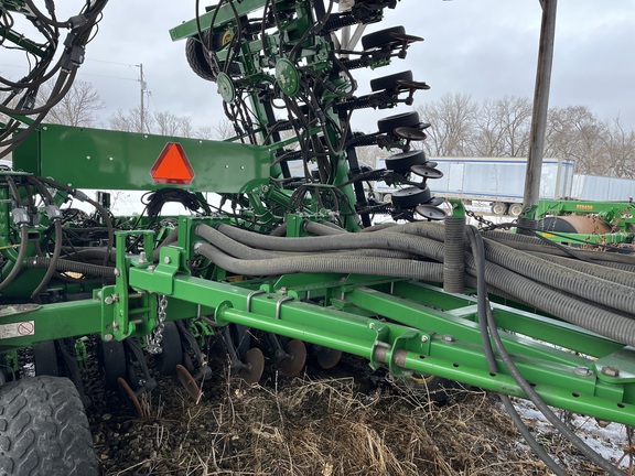 2010 John Deere 1890 Air Seeder