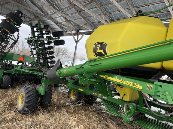 2010 John Deere 1890 Air Seeder