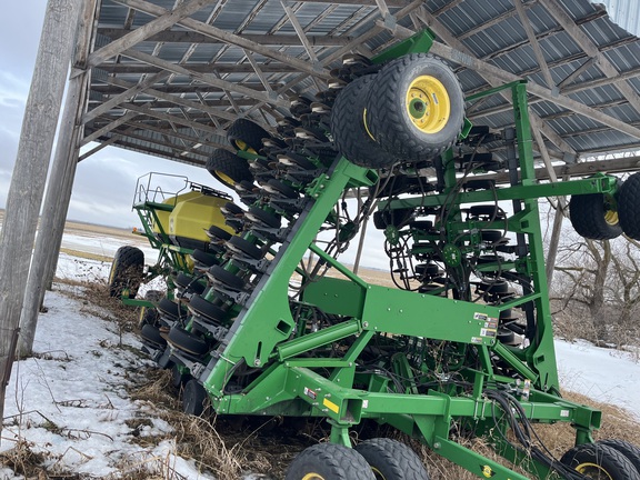 2010 John Deere 1890 Air Seeder