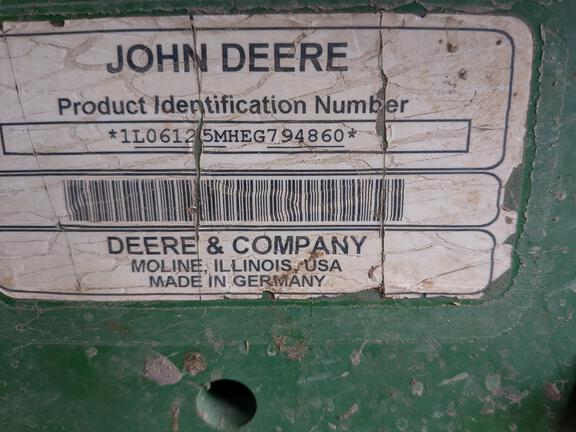 2014 John Deere 6125M Tractor