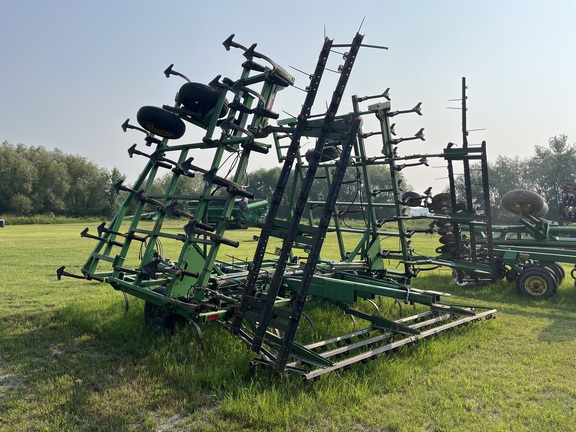 1989 John Deere 960 Field Cultivator