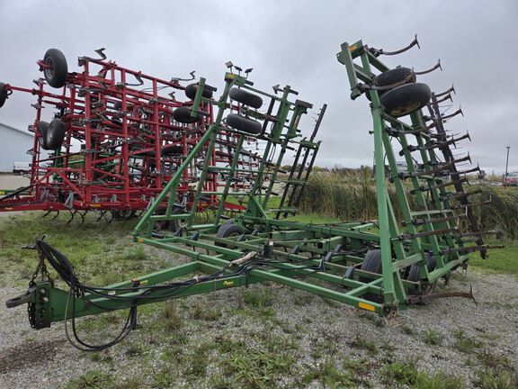 1989 John Deere 960 Field Cultivator