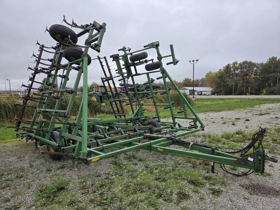 1989 John Deere 960 Field Cultivator