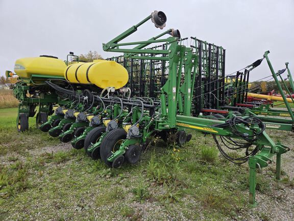 2008 John Deere 1770 Planter