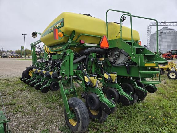 2008 John Deere 1770 Planter