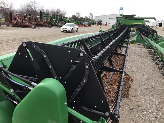 2019 John Deere 735FD Header Combine