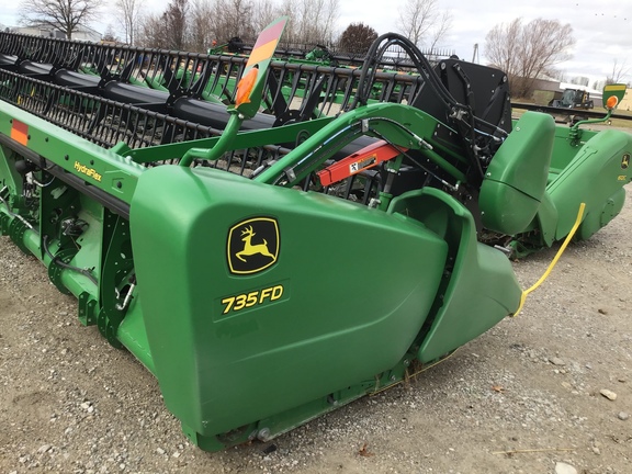 2019 John Deere 735FD Header Combine