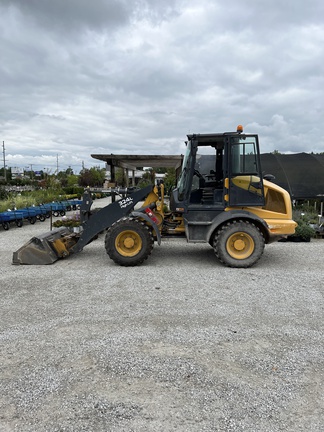 2020 John Deere 324L Compact Utility Loader