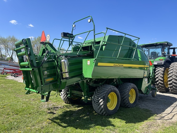 2022 John Deere L331 Baler/Big Square