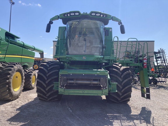 2023 John Deere S760 Combine
