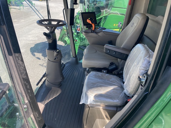 2023 John Deere S760 Combine