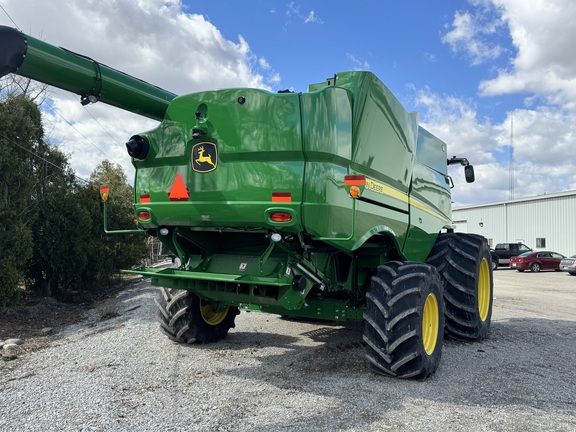 2023 John Deere S760 Combine