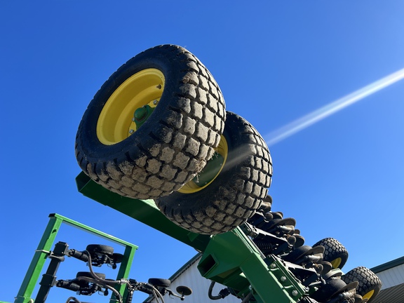 2015 John Deere 1990 Air Seeder