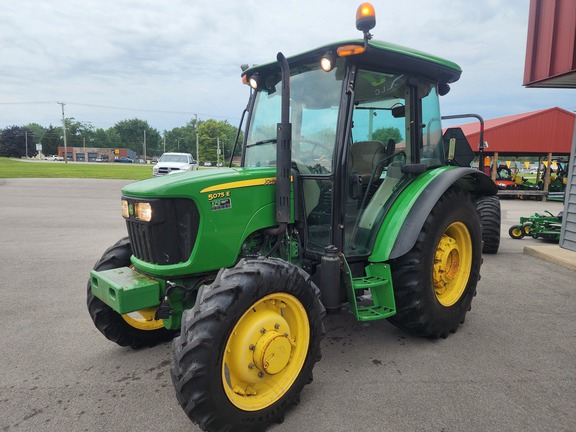 2014 John Deere 5075E Tractor