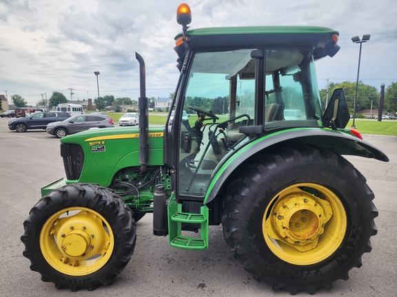 2014 John Deere 5075E Tractor