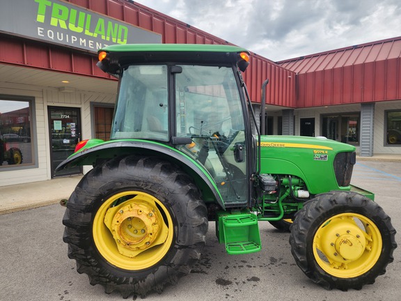 2014 John Deere 5075E Tractor