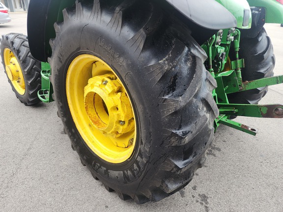 2014 John Deere 5075E Tractor