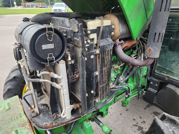 2014 John Deere 5075E Tractor