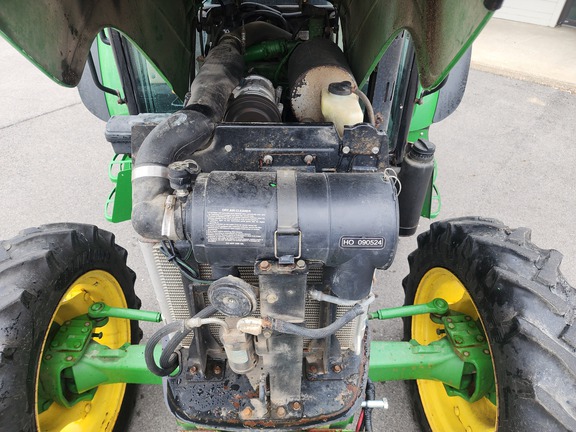 2014 John Deere 5075E Tractor