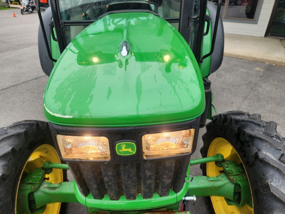 2014 John Deere 5075E Tractor