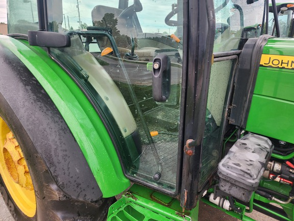 2014 John Deere 5075E Tractor