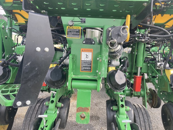 2022 John Deere 1775NT Planter