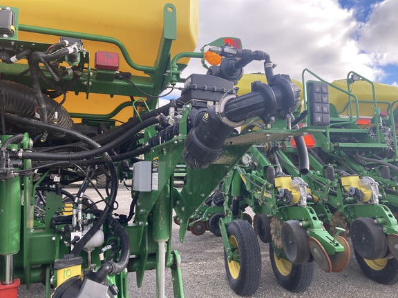 2022 John Deere 1775NT Planter