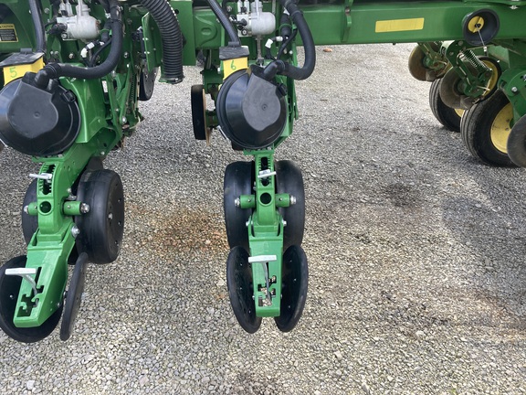 2022 John Deere 1775NT Planter