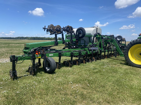 2019 Unverferth 2600 Nutrimax Applicator