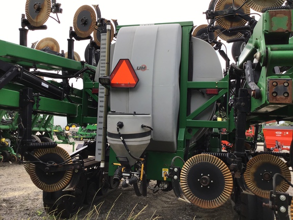 2019 Unverferth 2600 Nutrimax Applicator