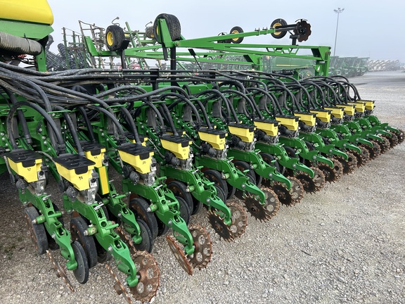 2015 John Deere DB60 Planter