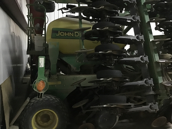 2003 John Deere 1890 Air Seeder