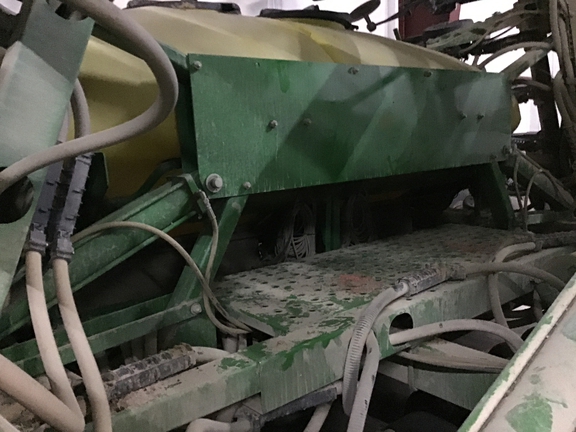 2003 John Deere 1890 Air Seeder