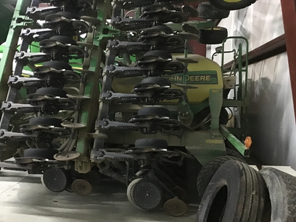 2003 John Deere 1890 Air Seeder