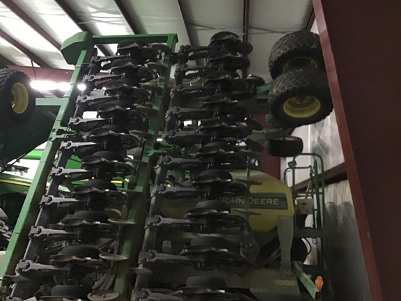 2003 John Deere 1890 Air Seeder