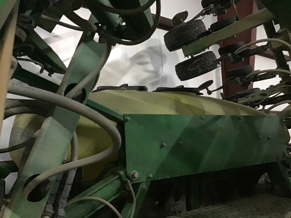 2003 John Deere 1890 Air Seeder