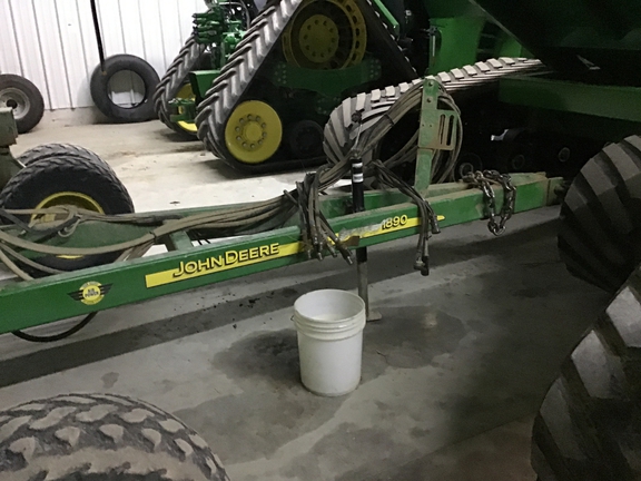 2003 John Deere 1890 Air Seeder