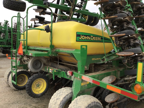 2003 John Deere 1890 Air Seeder