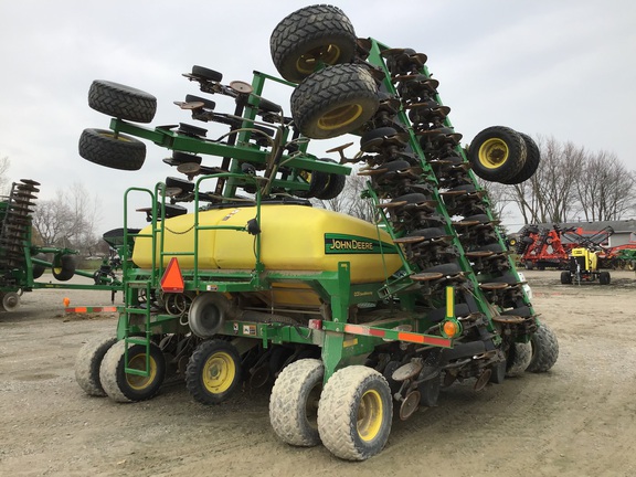 2003 John Deere 1890 Air Seeder