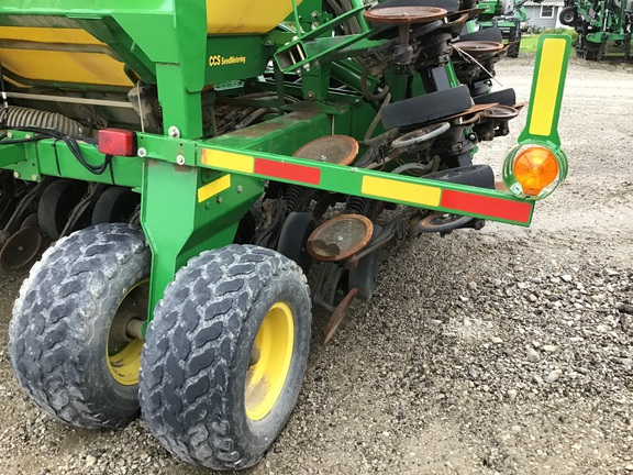 2003 John Deere 1890 Air Seeder